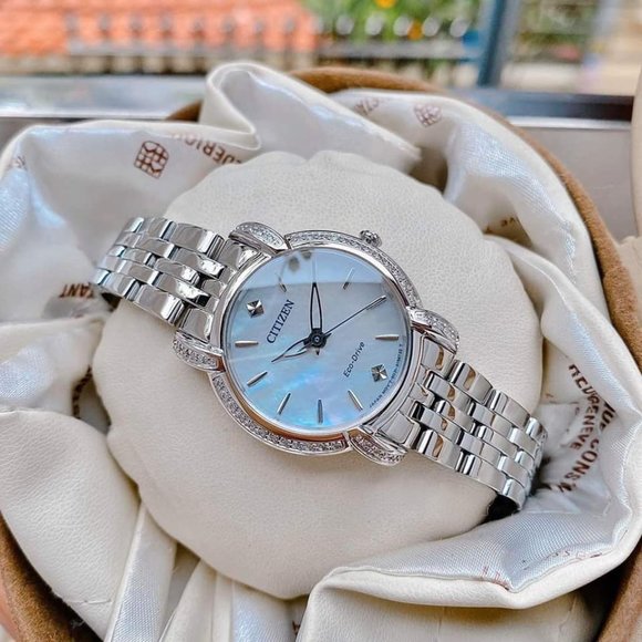 Estate $650 Citizen Ladies Diamond 30mm Watch! - Picture 2 of 6